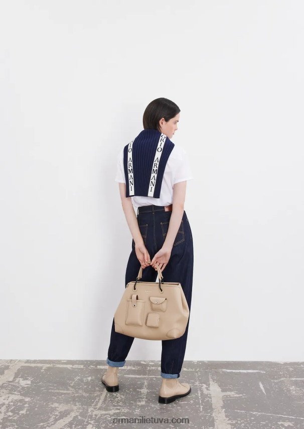 moterys tamsiai mėlyna Armani j97 džinsai su godet klostėmis iš minkšto komforto džinsinio audinio 02482X2759