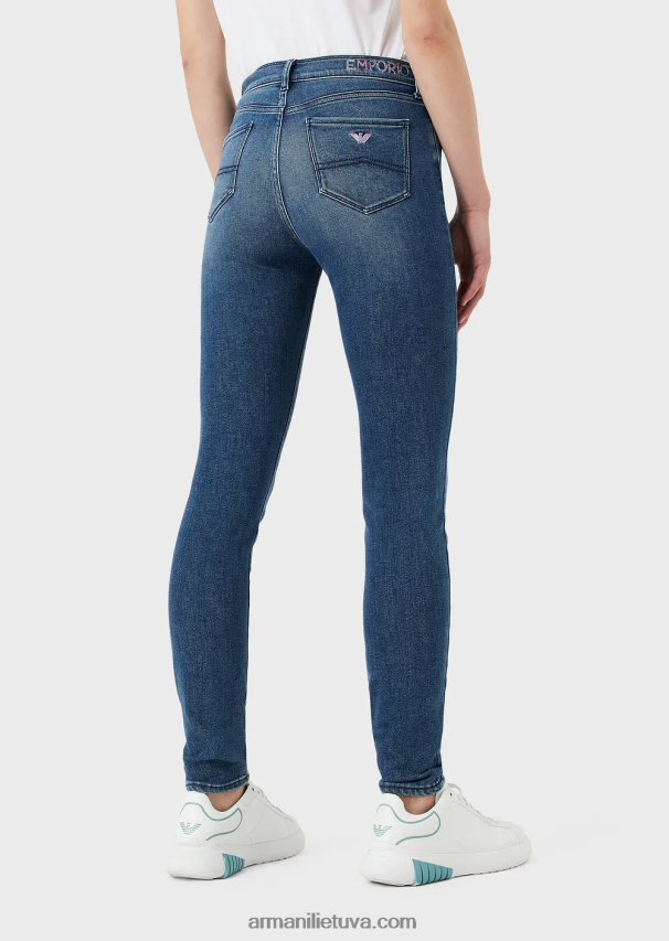 moterys vidutinio mėlynumo Armani j20 itin ploni, skalbti akmenimis ekologiški komfortiški džinsai aukštu juosmeniu 02482X2749