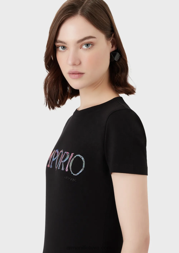 moterys juodas Armani ekologiški tamprūs marškinėliai su įvairiaspalviu logotipo siuvinėjimu 02482X460