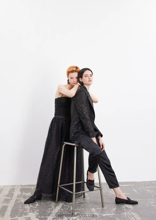 moterys juodas Armani tiulio viršus su geometrinių blizgučių siuvinėjimu 02482X376