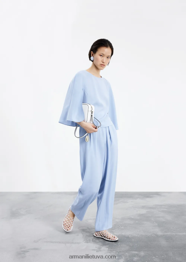 moterys žydros spalvos Armani palaidinė su pelerinomis rankovėmis iš techninių drabužių 02482X385