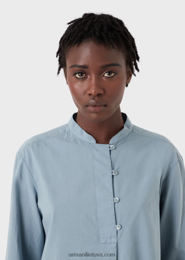 moterys žydros spalvos Armani tvarios kolekcijos drabužiais dažyti ekologiški muslino marškiniai su guru apykakle 02482X386