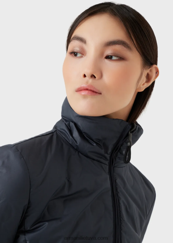 moterys tamsiai mėlyna Armani vandeniui atstumianti apverčiama nailoninė pūkinė striukė su perdirbtais pūkais 02482X239