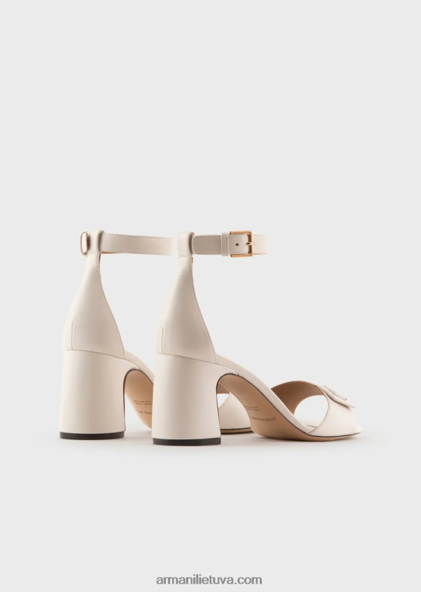 moterys pieno baltumo Armani Nappa odos sandalai su kulnais su ea logotipu 02482X513