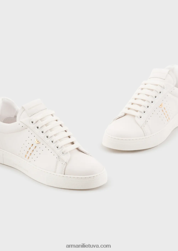 moterys baltas logotipas Armani odiniai sportbačiai su smeigtukais ir perforuotu motyvu 02482X571