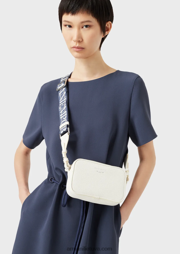 moterysArmani elnio atspaudo fotoaparato dėklas su peties dirželiu 02482X583