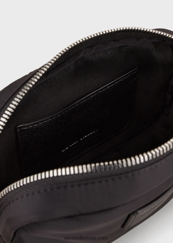 moterys juodas Armani dygsniuotas perdirbto nailono fotoaparato dėklas su peties dirželiu 02482X588