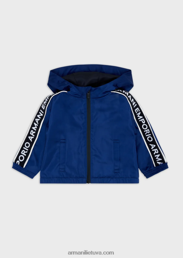berniukasArmani Vandenį atstumianti perdirbto nailono palaidinė su gobtuvu su logotipo juosta 02482X2728