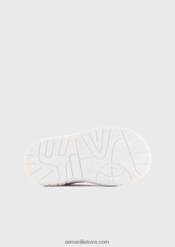 berniukas baltas Armani minkštos odos sportbačiai su sparnų galiukų detale ir lipduku 02482X2683