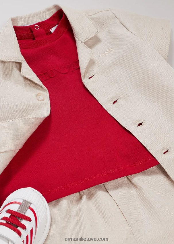 berniukas smėlio spalvos Armani rinkinys, kurį sudaro lininiai šortai ir marškiniai 02482X2696