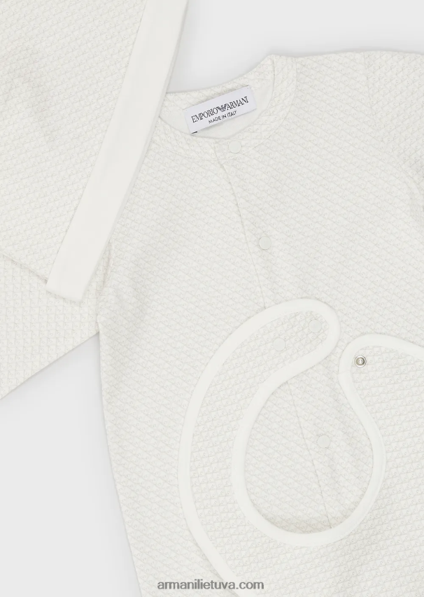 merginaArmani dovanų rinkinys, kurį sudaro op-art erelio bateliai su antkrūtiniu ir kepuraitė 02482X2650