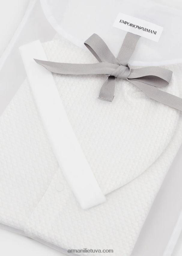 merginaArmani dovanų rinkinys, kurį sudaro op-art erelio bateliai su antkrūtiniu ir kepuraitė 02482X2650