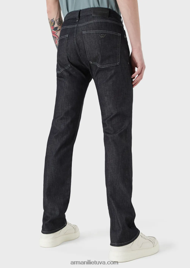 vyrų tamsiai mėlyna Armani j45 įprasto kirpimo šviesiai skalbti džinsai 02482X1204