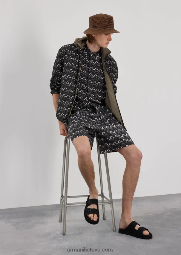 vyrų modelis Armani viso rašto lioceliniai šortai su raišteliu 02482X1404