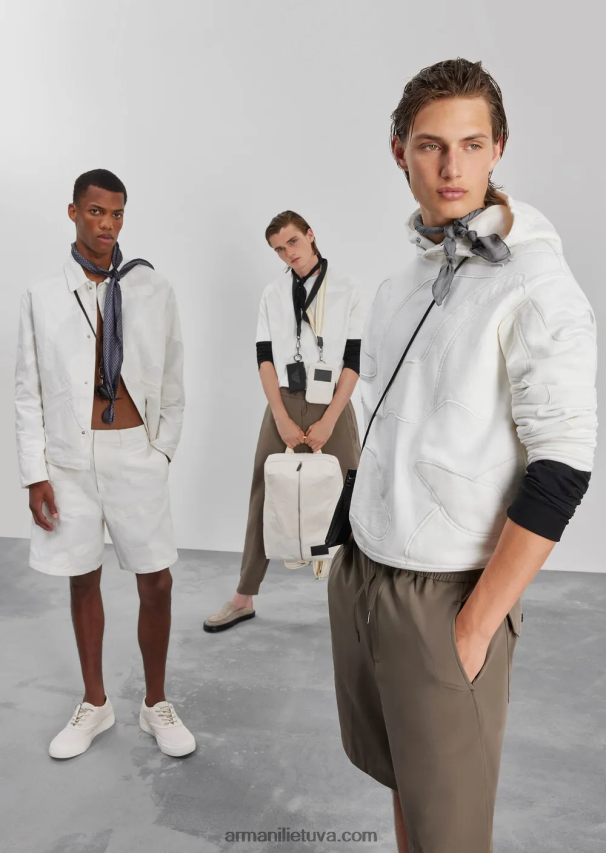 vyrų baltas Armani sunkūs džersio marškinėliai su atitinkamą spalvą atitinkančiais negabaritiniais kamufliažiniais siuvinėjimais 02482X1676