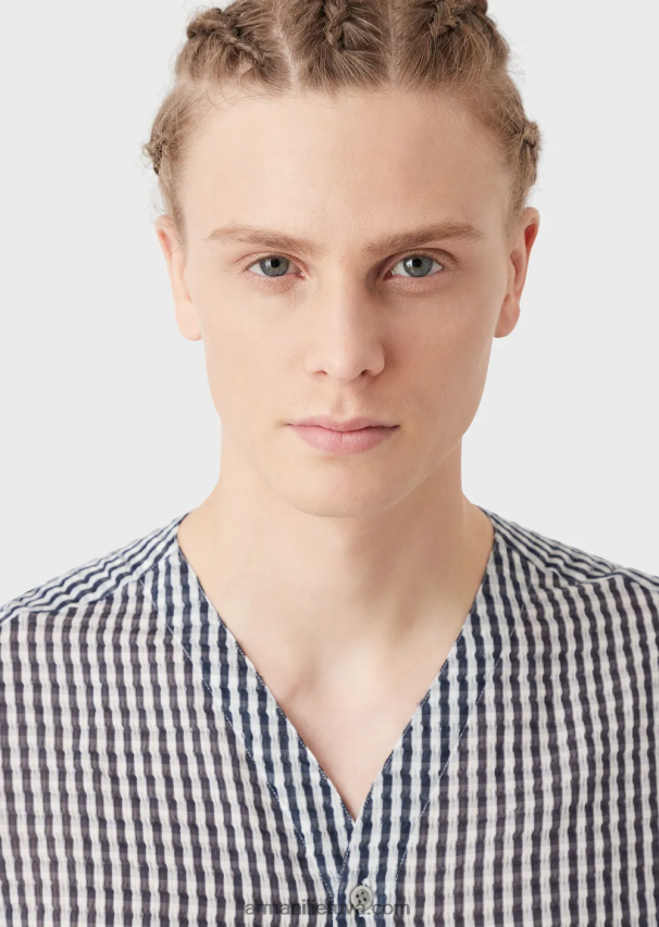 vyrų modelis Armani dviejų atspalvių šilko mišinio seersucker marškinėliai V formos iškirpte 02482X1113