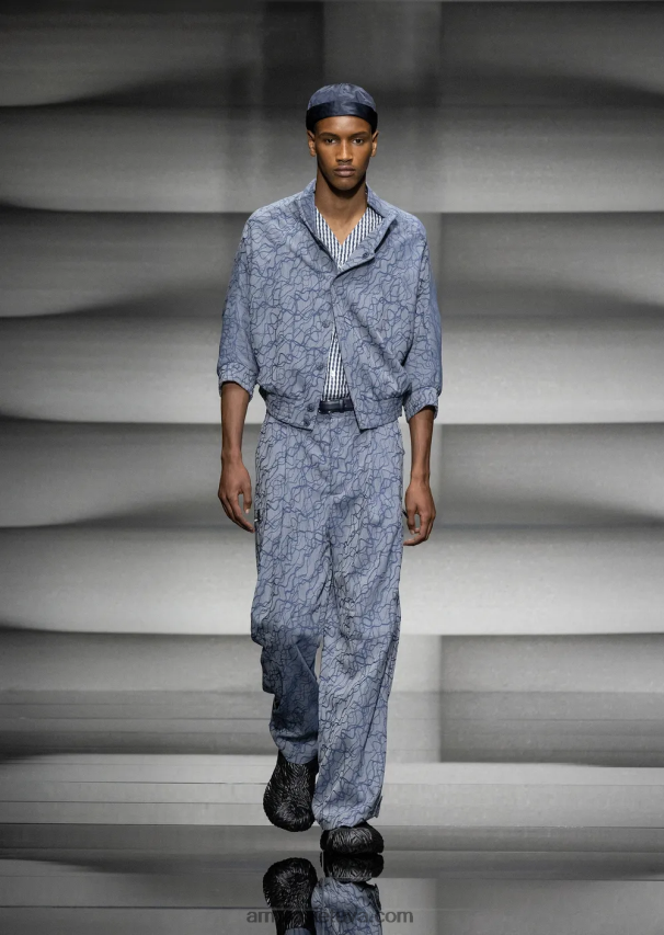 vyrų modelis Armani dviejų atspalvių šilko mišinio seersucker marškinėliai V formos iškirpte 02482X1113