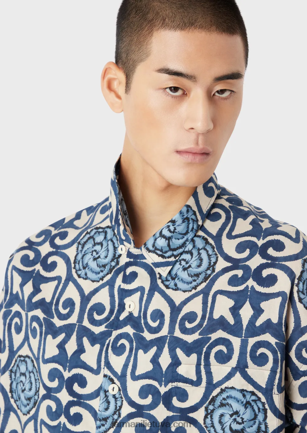 vyrų modelis Armani tvarios kolekcijos ekologiškos muslino spalvos marškiniai trumpomis rankovėmis su raštu 02482X1076