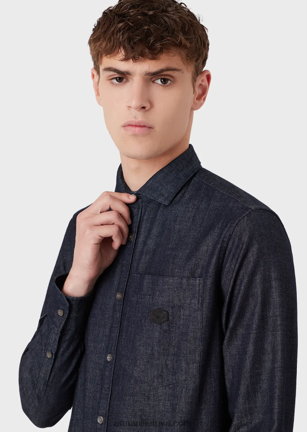 vyrų tamsiai mėlyna Armani džinsiniai marškiniai su kišene ir mikro erelio lopinėliu 02482X1106