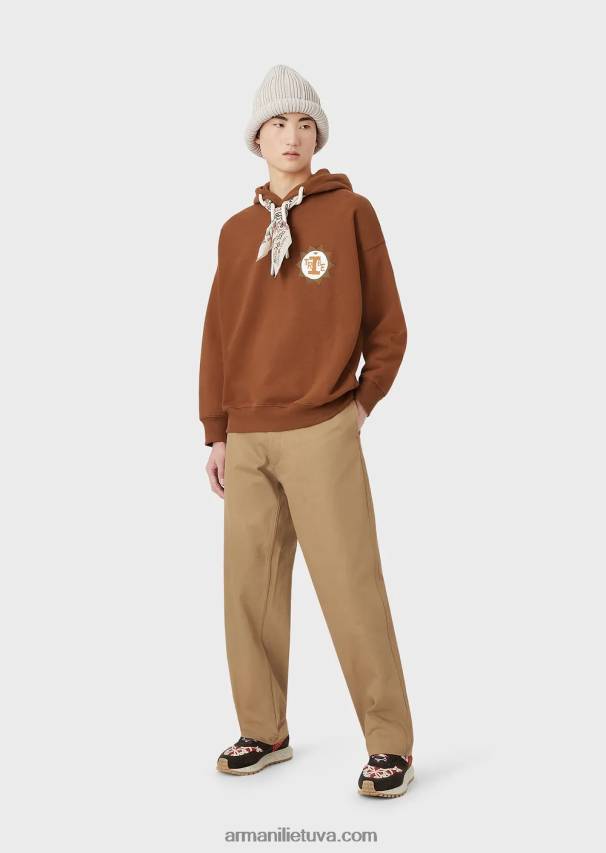 vyrų kupranugaris Armani tvarios kolekcijos megztinis su gobtuvu su lopinėliu iš persikų odos organinės medvilnės 02482X1432