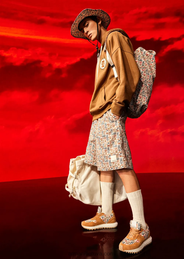 vyrų kupranugaris Armani tvarios kolekcijos megztinis su gobtuvu su lopinėliu iš persikų odos organinės medvilnės 02482X1432