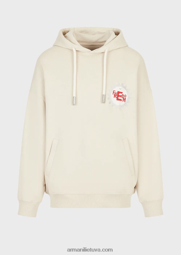 vyrų smėlio spalvos Armani tvarios kolekcijos megztinis su gobtuvu su lopinėliu iš persikų odos organinės medvilnės 02482X1433