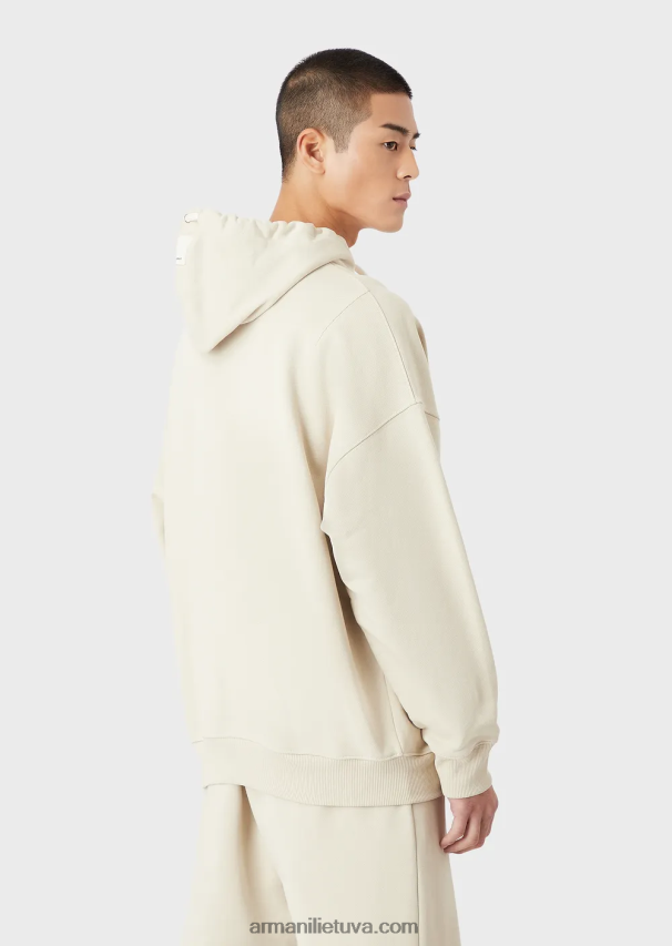 vyrų smėlio spalvos Armani tvarios kolekcijos megztinis su gobtuvu su lopinėliu iš persikų odos organinės medvilnės 02482X1433