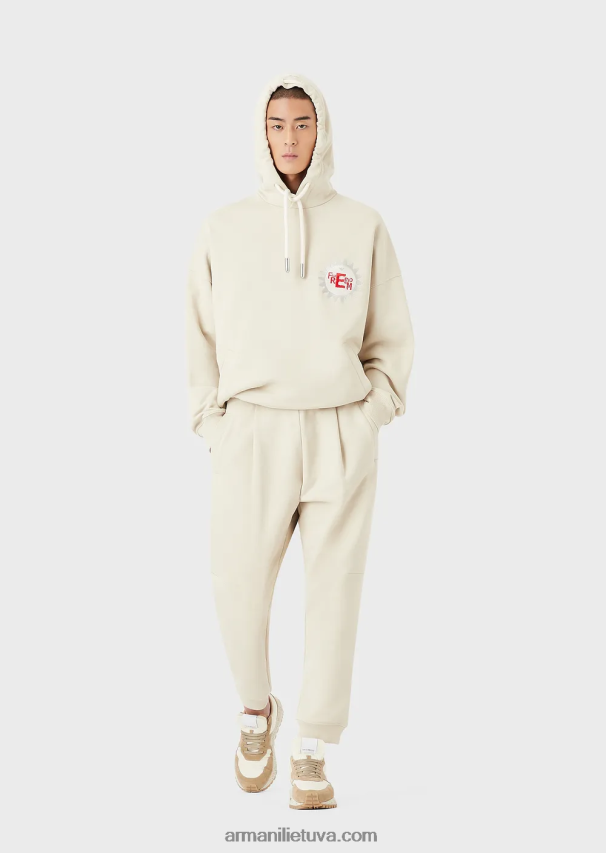 vyrų smėlio spalvos Armani tvarios kolekcijos megztinis su gobtuvu su lopinėliu iš persikų odos organinės medvilnės 02482X1433