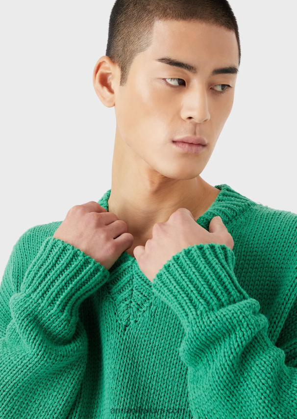 vyrų žalias Armani tvarios kolekcijos didelio dydžio V formos iškirptės megztinis iš perdirbtos medvilnės mišinio su pleistru 02482X1259