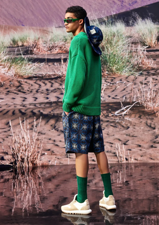 vyrų žalias Armani tvarios kolekcijos didelio dydžio V formos iškirptės megztinis iš perdirbtos medvilnės mišinio su pleistru 02482X1259