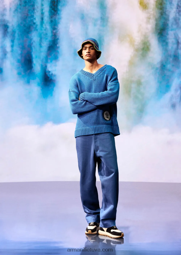 vyrų elektrinė mėlyna Armani tvarios kolekcijos didelio dydžio V formos iškirptės megztinis iš perdirbtos medvilnės mišinio su pleistru 02482X1258