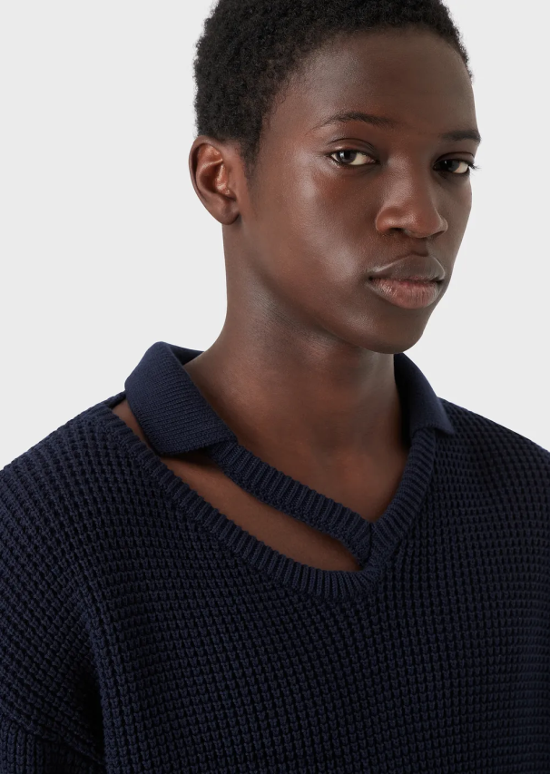 vyrų mėlyna Armani angliškas šonkaulių megztinis su akute ant peties 02482X1257