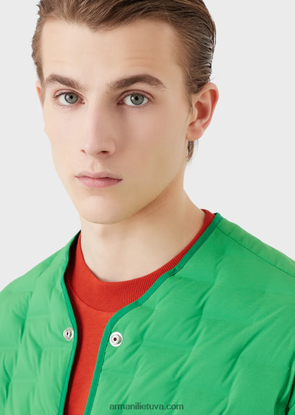 vyrų žalias Armani tvarios kolekcijos pūkinė striukė su perdirbtu atlasu ir paminkštinimu 02482X1350