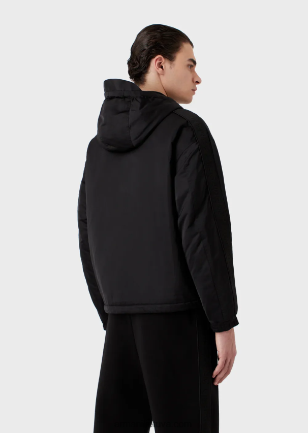 vyrų juodas Armani Vandenį atstumianti palaidinė su gobtuvu su visiškai užtrauktuku iš perdirbto nailono su logotipo juosta 02482X1323