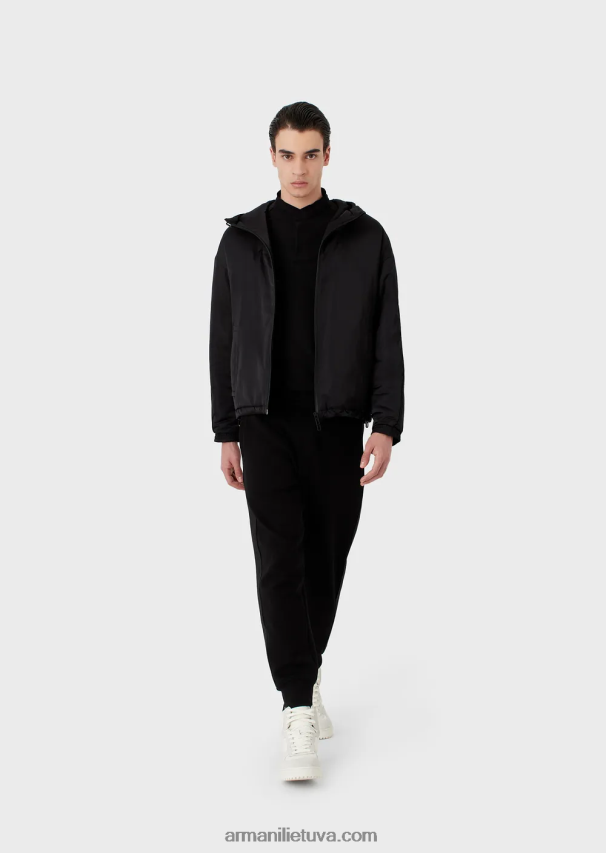 vyrų juodas Armani Vandenį atstumianti palaidinė su gobtuvu su visiškai užtrauktuku iš perdirbto nailono su logotipo juosta 02482X1323