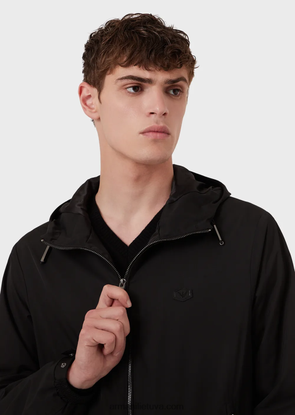 vyrų juodas Armani vandeniui atspari nailoninė palaidinė su gobtuvu ir logotipu 02482X1342