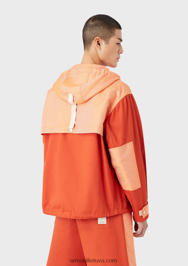 vyrų raudona Armani tvarios kolekcijos ekologiškas ruoželis ir perdirbta ripstop palaidinė su gobtuvu 02482X1351