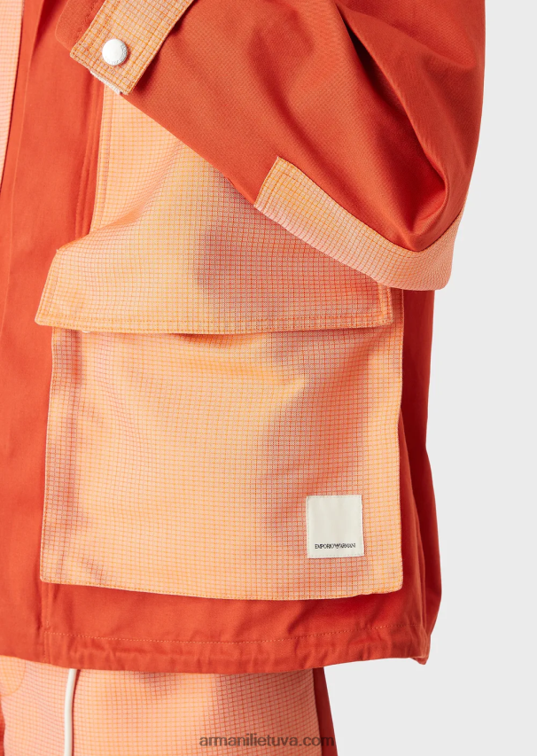 vyrų raudona Armani tvarios kolekcijos ekologiškas ruoželis ir perdirbta ripstop palaidinė su gobtuvu 02482X1351