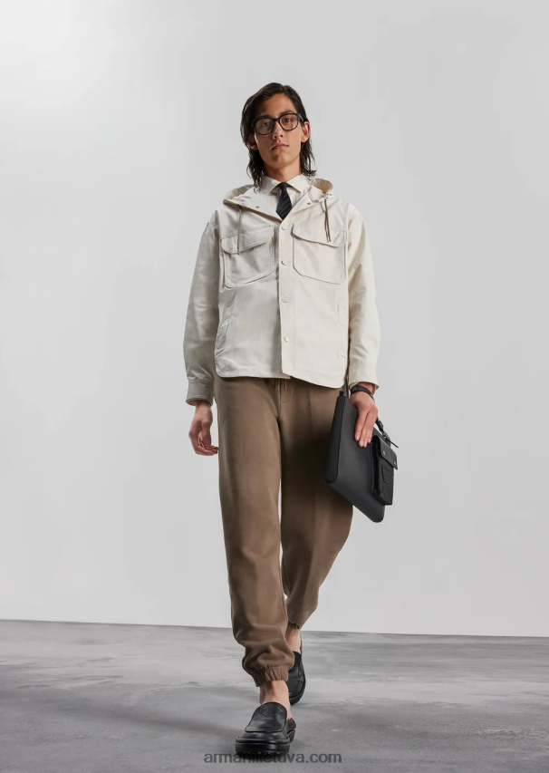 vyrų smėlio spalvos Armani vandeniui atspari satino nailono palaidinė su gobtuvu 02482X1310