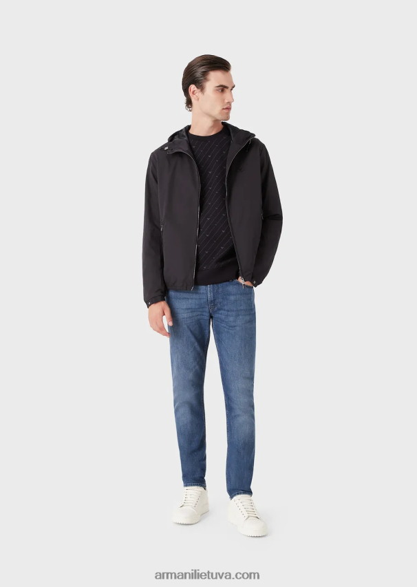 vyrų tamsiai mėlyna Armani vandeniui atspari nailoninė palaidinė su gobtuvu ir logotipu 02482X1343