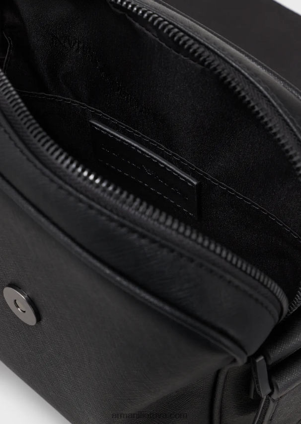 vyrųArmani „Saffiano-print“ regeneruotos odos „crossbody“ krepšys 02482X1983