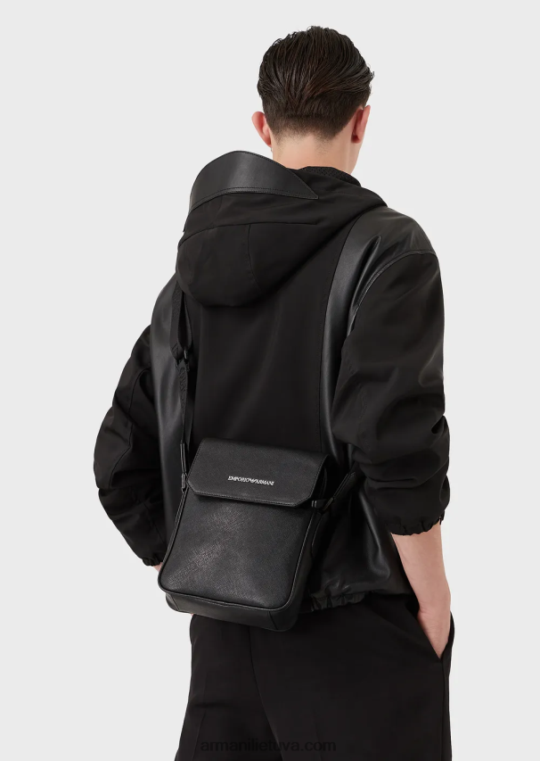 vyrųArmani „Saffiano-print“ regeneruotos odos „crossbody“ krepšys 02482X1983