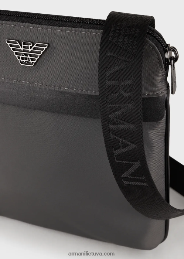vyrų tamsiai pilka Armani plokščias perdirbto nailono pečių krepšys 02482X1973
